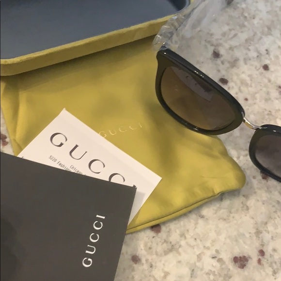 💯authentic Gucci sunglasses 😎 - Picture 5 of 5
